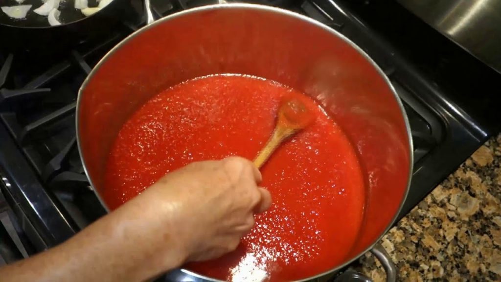 Sunday Gravy / Sauce with Italian Grandma' Gina
