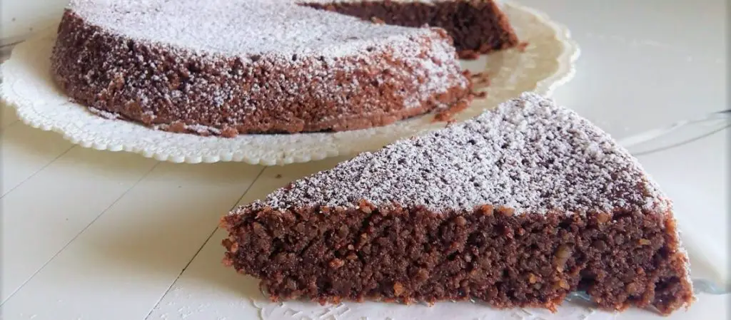 Torta Caprese (Chocolate and Almond Cake) - everybodylovesitalian.com