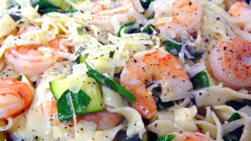 Lemon Linguine With Shrimp Zucchini And Spinach Everybodylovesitalian