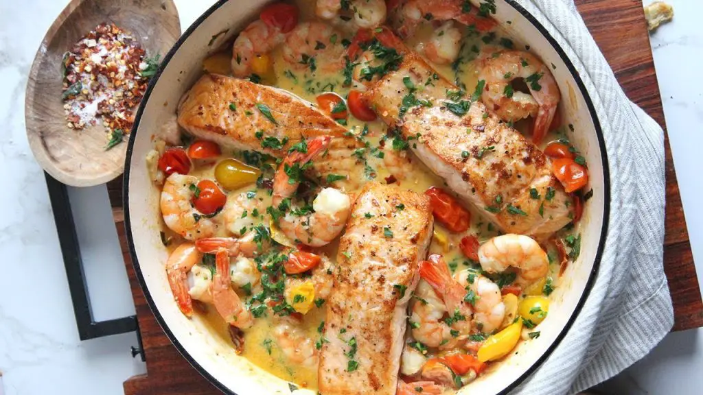 Salmon and Shrimp in Cream Sauce - everybodylovesitalian.com